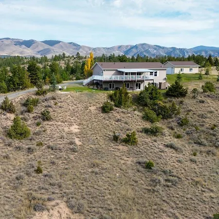 Spacious Canyon Ferry Lake House With Bar And Views!